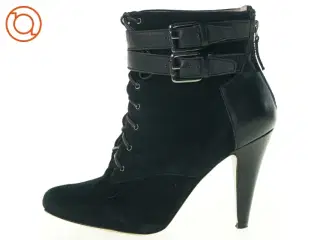 Stiletter fra Reiss (str. 39)