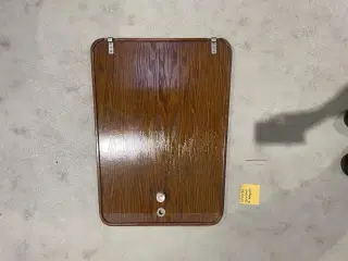 BORDPLADE MED HÆNGSLER