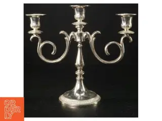 Sølvfarvet lysestage (str. H. 20 cm. b 24 cm)