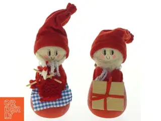 Nissefigur med træfod og filt tøj (str. H. 16 cm)