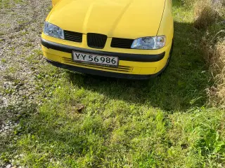 Bil Et år til syn, nummerplader kan medfølge