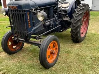 Veterantraktor Fordson E 27 N