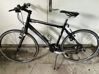 Fin Trek cykel med 27 gear. Brugt meget lidt.