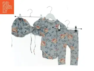 Sæt med blomstermotiv fra Newbie (str. 74)
