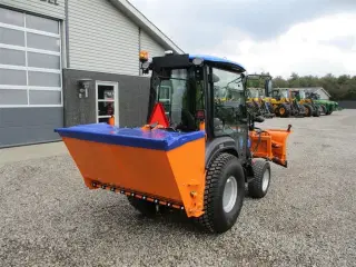 Solis 26 HST Snow Edition med frontlift, front PTO, Vario SHL150 sneplov og SSP140 saltudlægger