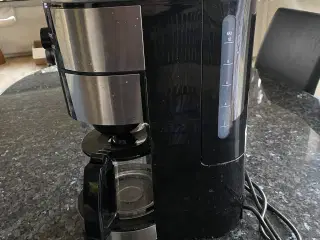 Kaffemaskine med kværn