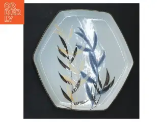 Porcelænsfad med bladmotiv fra Royal Copenhagen (str. Ø 20 cm)