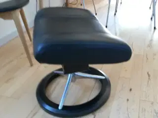 sort stressless skammel på signaturestel