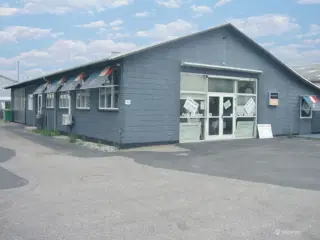 Domicil i Ringsted. Kan bruge til Kontor, Butik, Lager samt værksted.