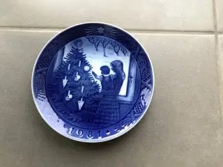 royal copenhagen juleplatter 1981
