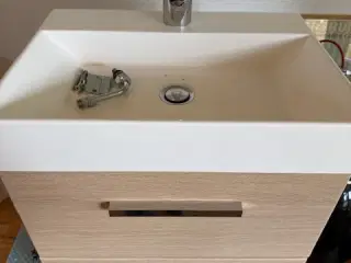 Badmøbel med vask, Grohe armatur og 2 skuffer