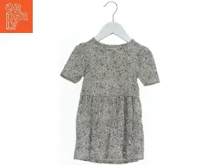 Blomstret kjole til børn fra Name It (str. 86)
