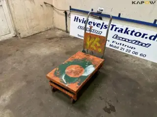 - - - Transportvogn med løft