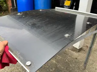 Garage til robotplæneklipper