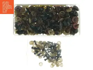 Plastikøjne i forskellige farver