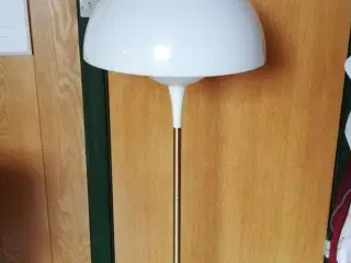 Trixel gulvlampe fra Lyfa 