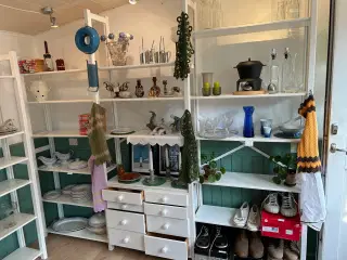 ABC reoler hvidmalede