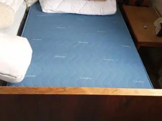 To palisander senge med madraser