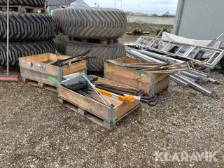 Lot med haveredskaber - 3 paller