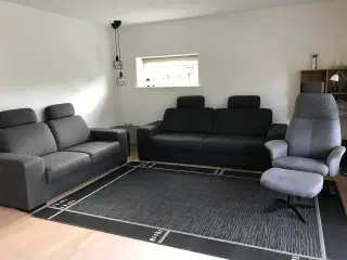 Sofa 3+2 i Antracite stof samt lænestol og skammel