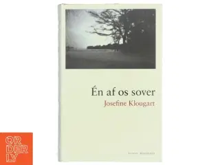 &#201;n af os sover : roman af Josefine Klougart (Bog)