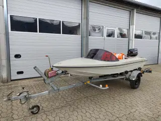 Fletcher Arrow 30HK speedbåd med nysynet trailer