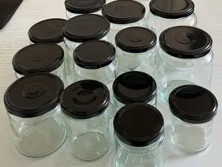  Glas med sorte skruelåg