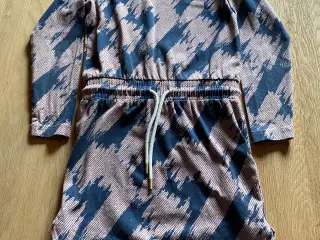Hummel kjole 122 og mere tøj i 122