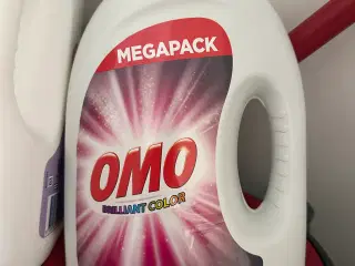 OMO vaskemiddel farvet