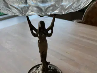 Skål på messingfof