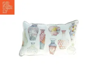 Dekorativ pude med porcelænsmotiv (str. 46 x 30 cm)