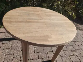Rund massiv egetræ spisebord med udtræk og 2 tillæ