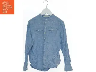 Lyseblå skjorte med lange ærmer fra H&M (str. 134)