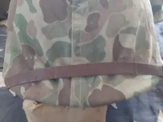 Lækker USMC frog camo hjelm fra WW2/Korea