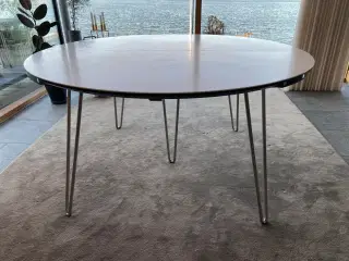 GM6683 naver Spisebord med corian top