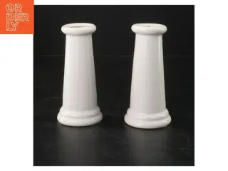 Par hvide porcelæn lysestager (str. 12 cm)