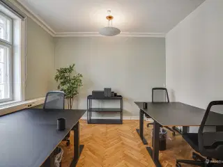 KONTORPLADS MED VANDUDSIGT I CENTRUM AF KØBENHAVN