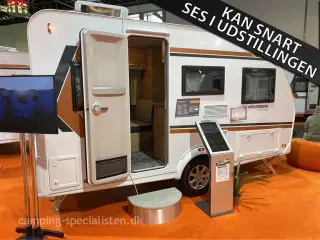 2025 - Weinsberg CaraOne 390 QD   Weinsberg 390 QD CaraOne EDITION HOT model 2025 kan snart ses hos Camping-Specialisten.dk