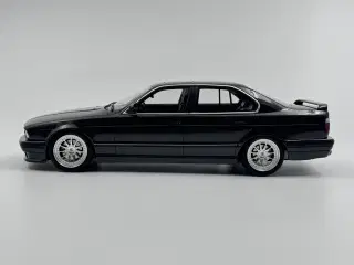 1989 BMW M5 Hartge H5 V12 1:18  ( BMW M5 E34 ) 