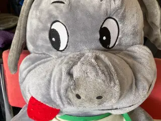 Stort bamse dyr med hagesmæk, bamser