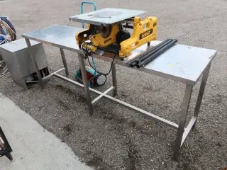 Rustfrit arbejdsbord