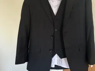 Habit sæt  i sort farve str. 10-12