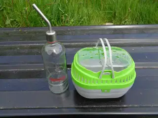 Transportbur og drikkeflaske