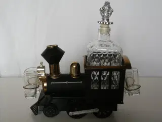 Karaffel m. 4 glas i lokomotiv