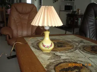 håndmalet bordlampe