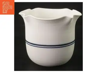 Hvid vase med blå striber (str. Ø 14,5 cm længde 13 cm)