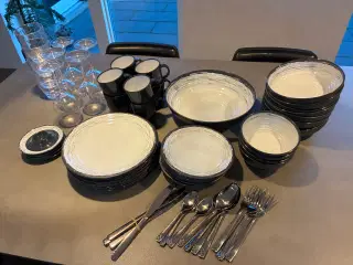 Krus og service sælges samlet