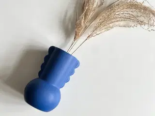 Vase m blå glasur