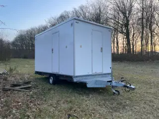 Skurvogn med bad og toilet 