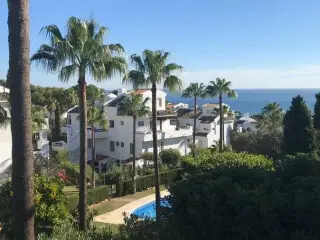 Nyistandsat feriebolig til 4  i Cala de Mijas med havudsigt, 3 pools og gåafstand til strand